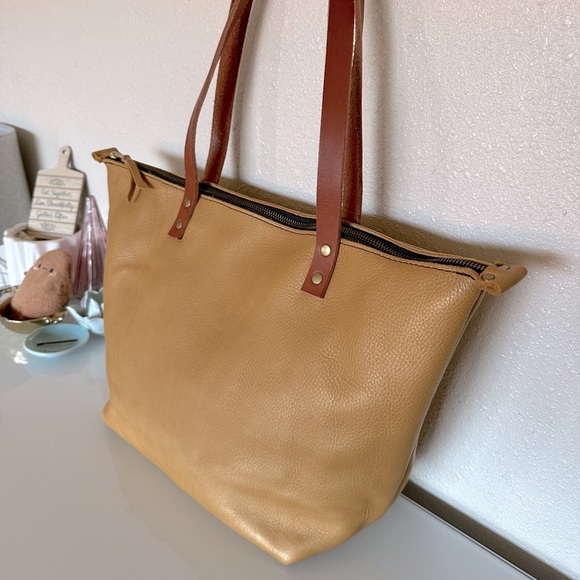 EUC 🍯 Portland Leather Large Zip Tote in Gorgeous Honeycomb Tandles Combo. - Picture 2 of 6